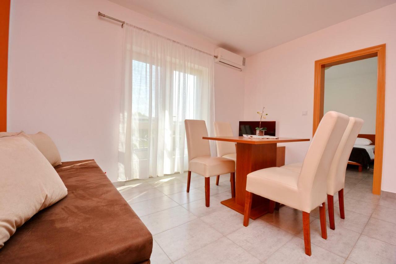 Apartment Miro Petrcane